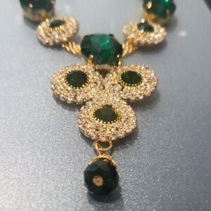 Elegant Green and Gold Necklace